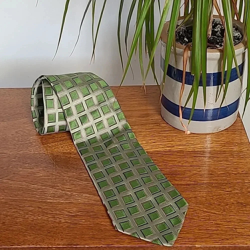 Ermenegildo Zegna 100% Silk Tie  - Green Geometric Pattern